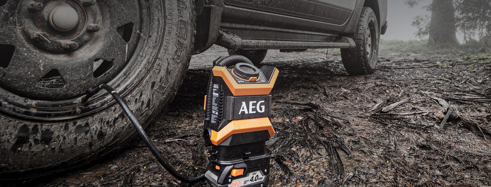 The powerful 18V Motor delivers a max. 150PSI, perfect to top up ute tyres in under 1 minute (from 28PSI to 35PSI). The automatic shut off prevents over inflation when selected pressure reached. The High Pressure deflation valve deflates tyre pressure to your required PSI level, ideal for 4X4 and recreational activities.