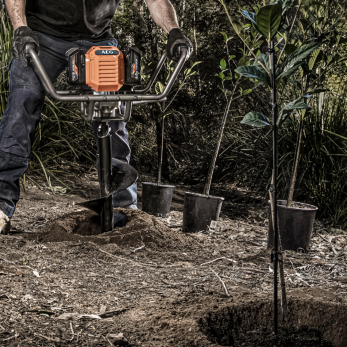 2X18V (36V) 4.0AH FUSION POST HOLE DIGGER KIT in action