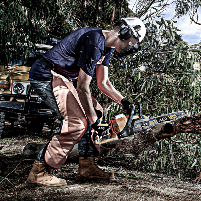 58V 18” BRUSHLESS CHAINSAW SKIN in action